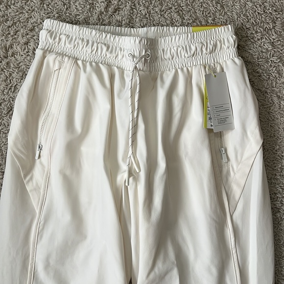 🆕 NWT all in motion off-white mid-rise double-lined joggers Womens size Small - Picture 2 of 9